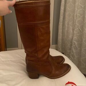 Woman’s FRYE boots.